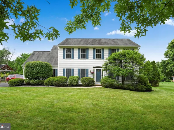 104 Brookhollow Dr, Downingtown, PA 19335