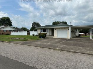 2015 Maxwell Ave, Point Pleasant, WV 25550