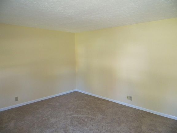 2nd image of 128 Oakmont Ln