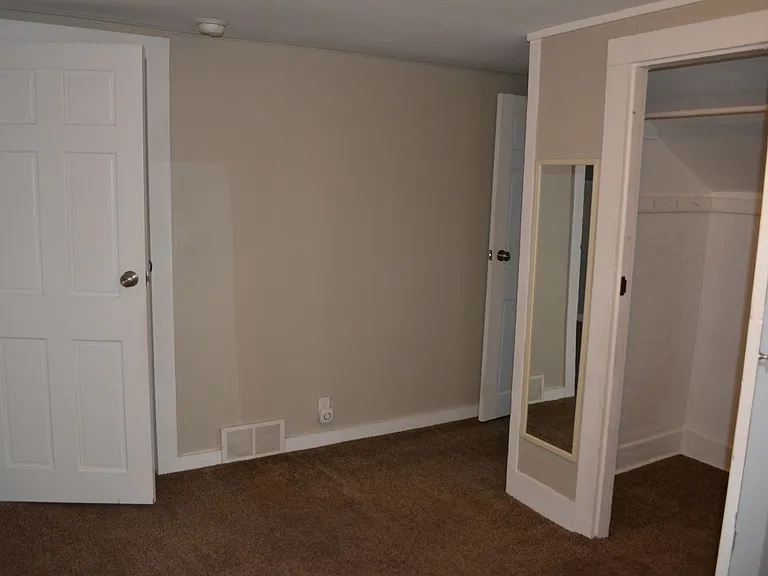 910 Court St — Photo 16