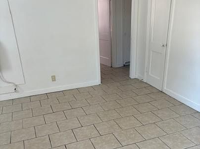2nd image of 807 W Kern Rd