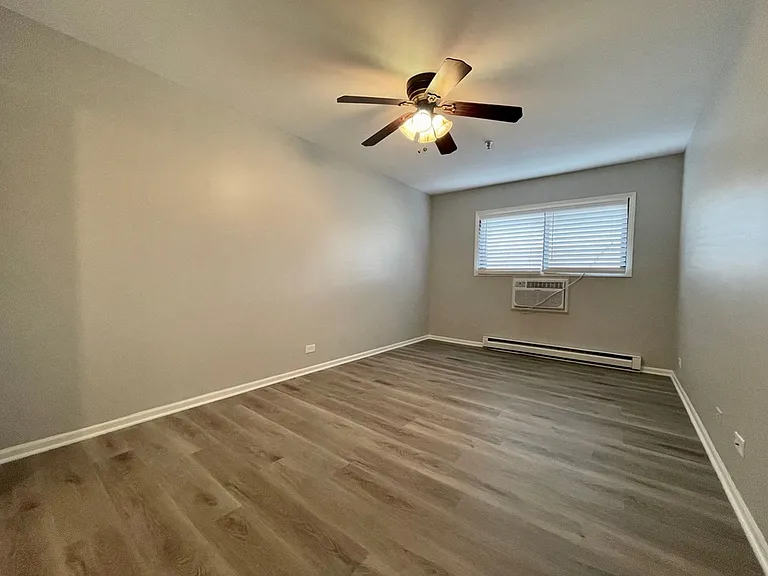 Renovated Apartment With In-Unit Washer-Dryer & Garage Parking! — Photo 11