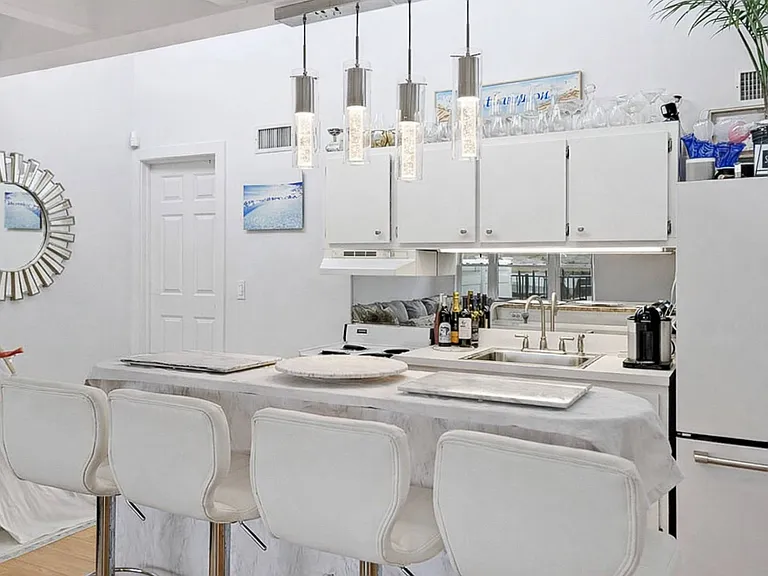 30 Little Neck Rd #3 — Photo 3