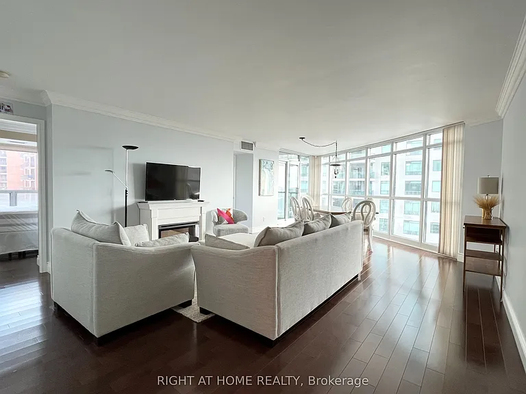 28 Harrison Garden Blvd #702 — Photo 5