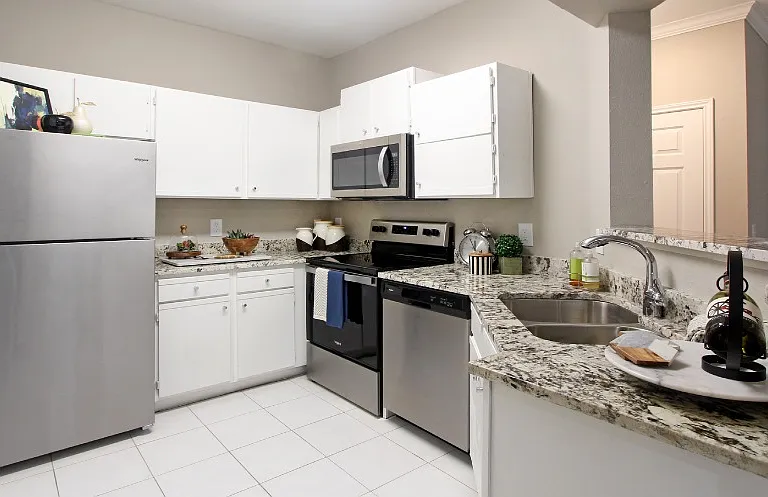 Breckenridge Apartments — Photo 2