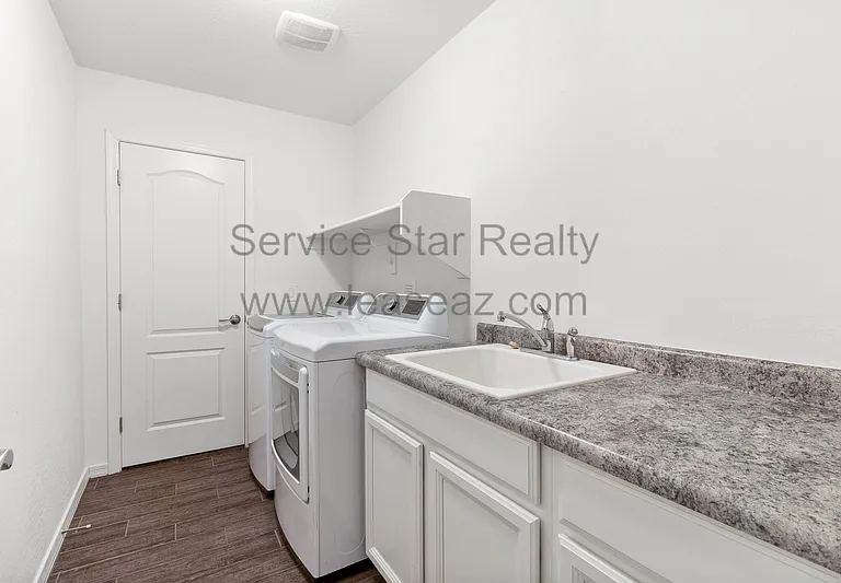 888 N Imperial Pl — Photo 29