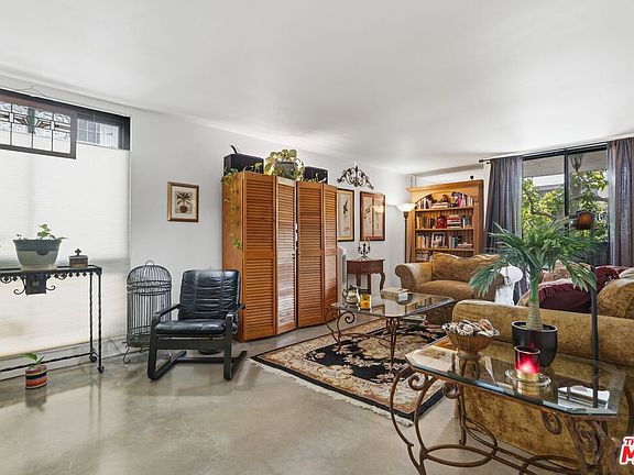 4th image of 906 N Doheny Dr APT 221