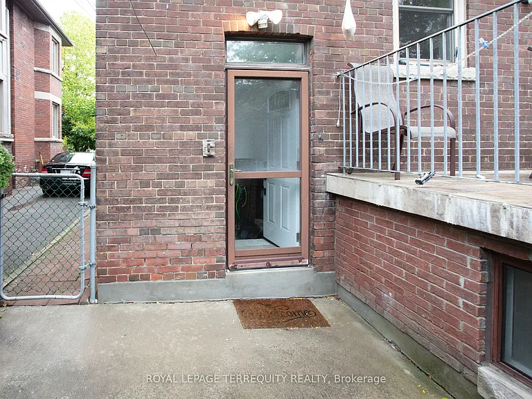 10 Northcliffe Blvd #BASEMENT — Photo 15