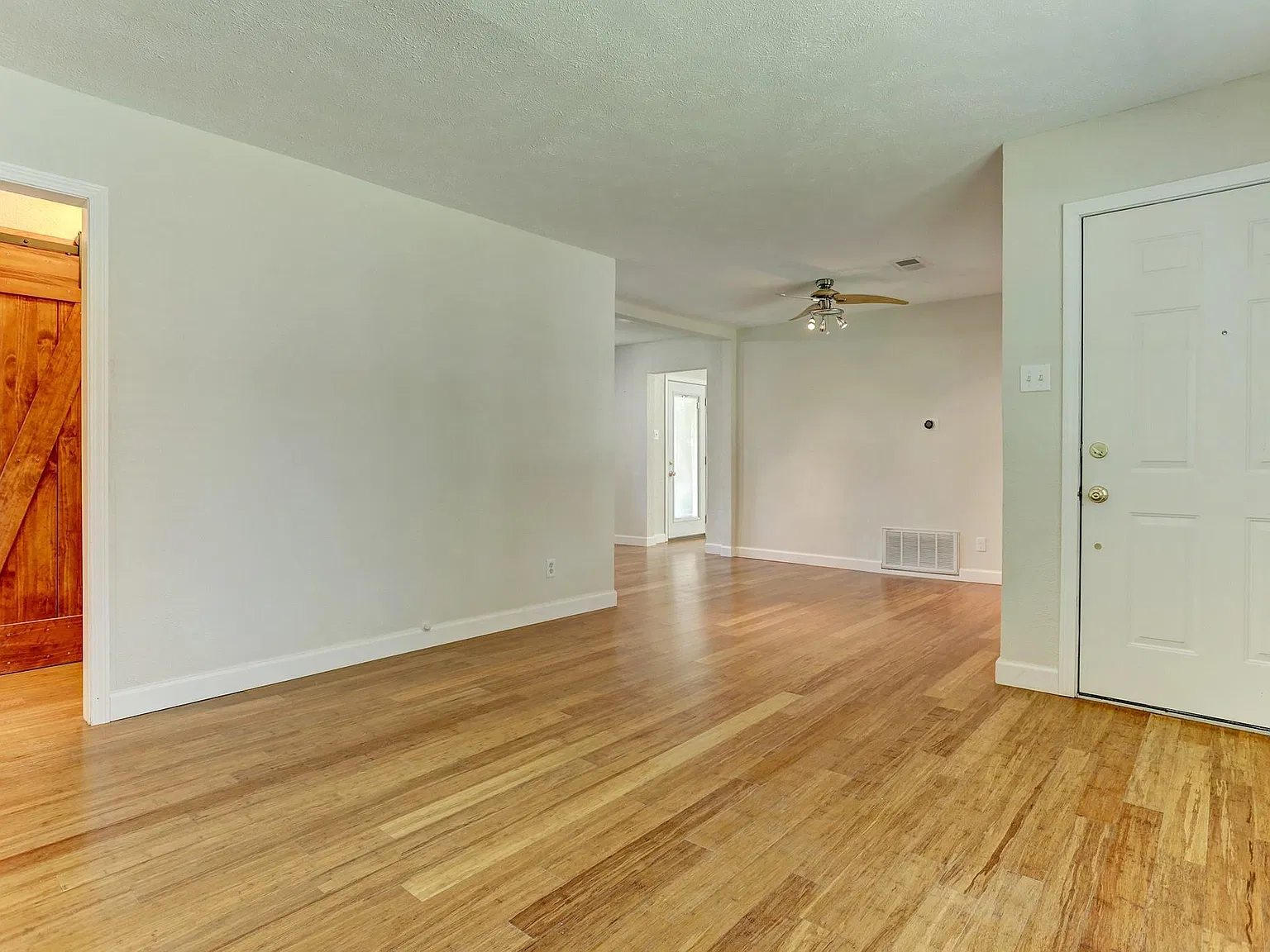 2 bed, 1.0 bath, 1188 sqft, $2,100 — Photo 2
