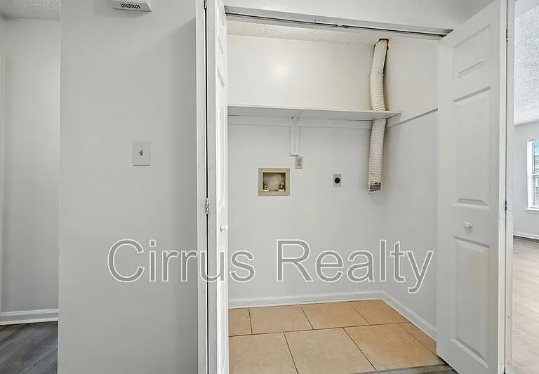 525 Columbia St — Photo 21