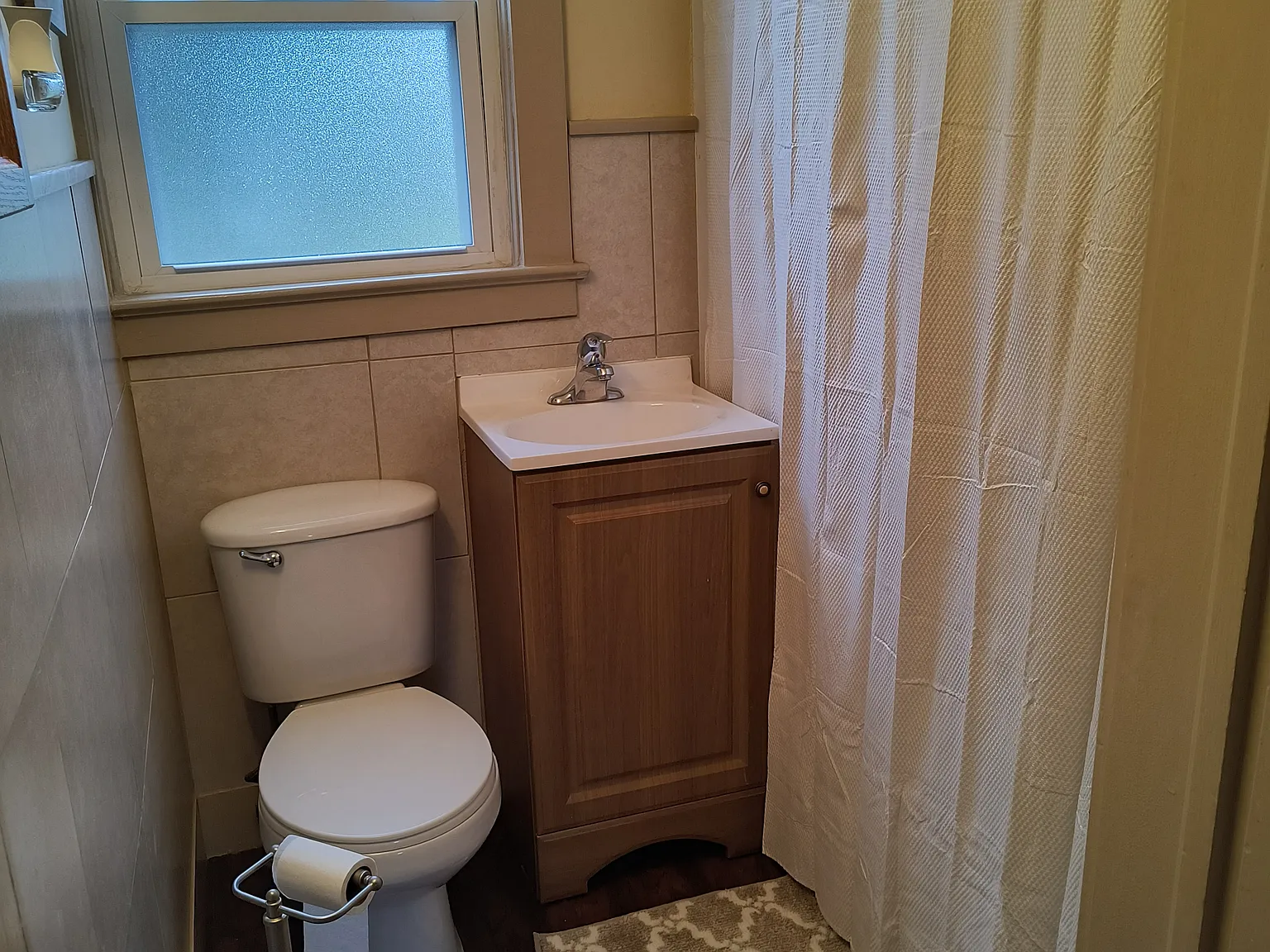 1 bed, 700 sqft, $1,200 — Photo 3