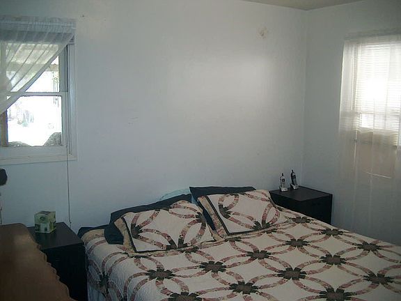 5th image of 1052 Bonita St