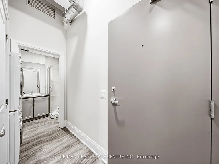 11 Queen St #202 — Photo 16