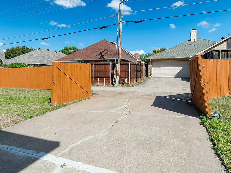 6536 Bronze Leaf Dr — Photo 24