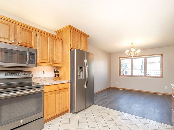 4th image of 1910 Continental Dr