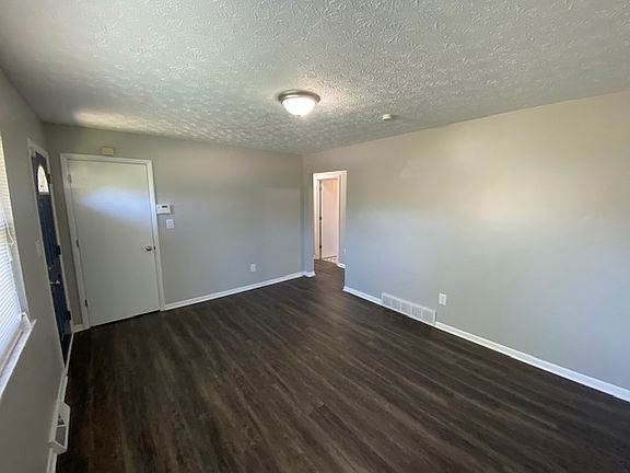 4th image of 3197 East Ave