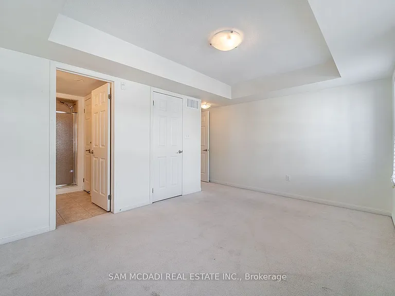 639 Dundas St W #2 — Photo 19