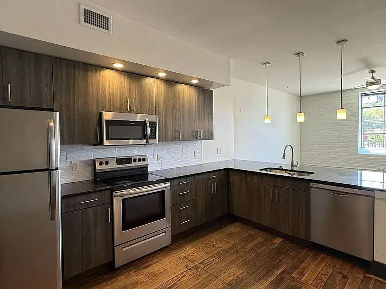 Garber Gables at Franklin Place — Photo 17