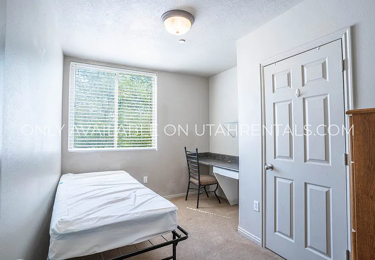 884 E 700 N #E3-1 — Photo 13