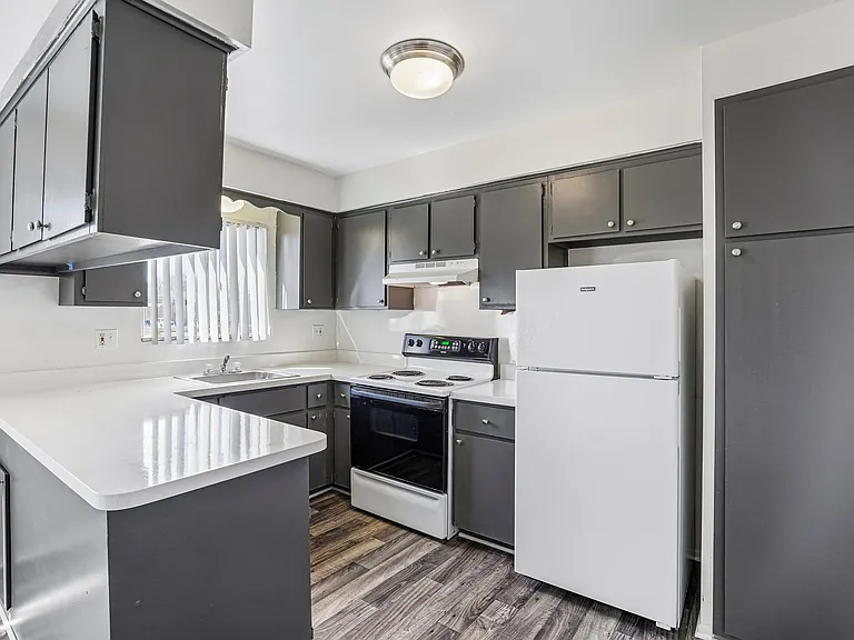 Rivercrest Apartments — Photo 71
