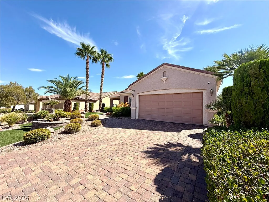 2 bed, 2.0 bath, 1836 sqft, $2,590 — Photo 2