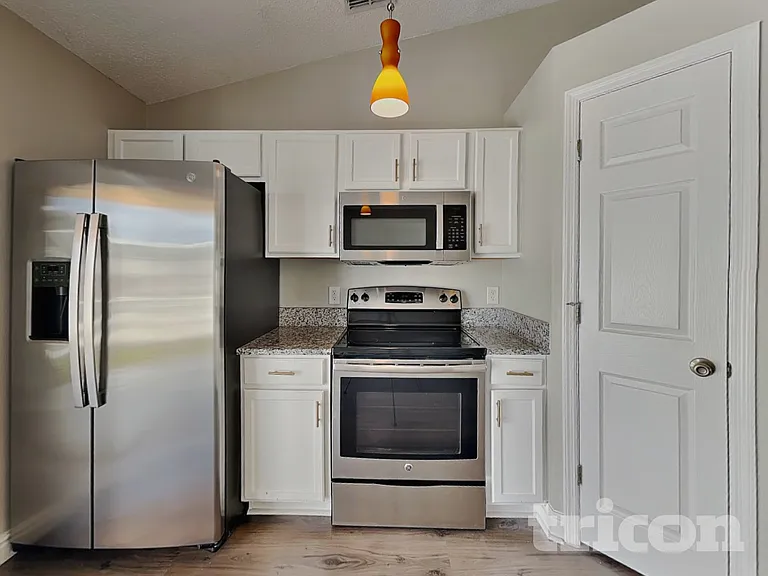 10610 Opus Dr — Photo 5