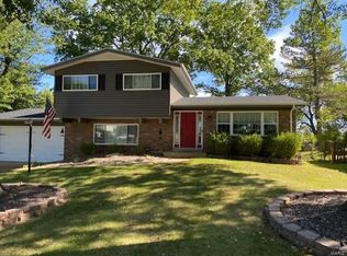 406 Wyncrest Dr, Ballwin, MO 63011