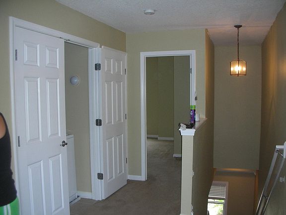 5th image of 828 S Black Cherry Dr