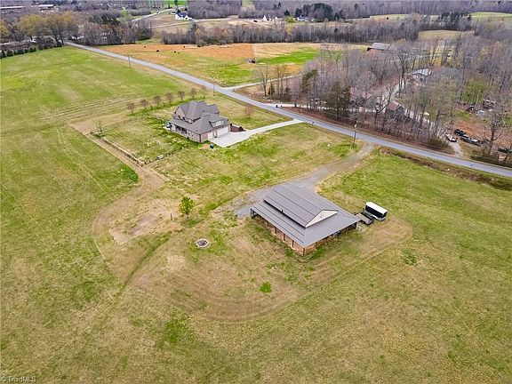 4th image of 203 Bobcat Rd