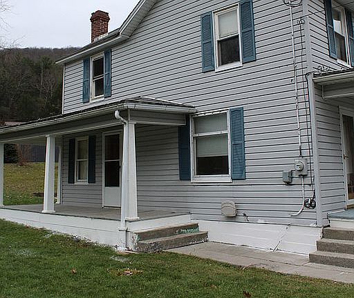 4th image of 946 New St