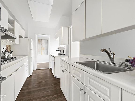 4th image of 50 E 79th St APT 3A