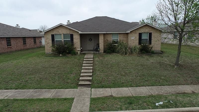 1st image of 1229 Evergreen St