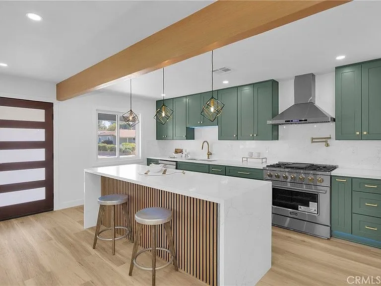 338 S James St — Photo 5