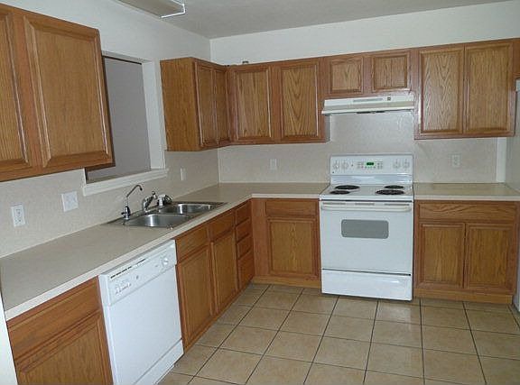 3rd image of 620 N Bangor Ave
