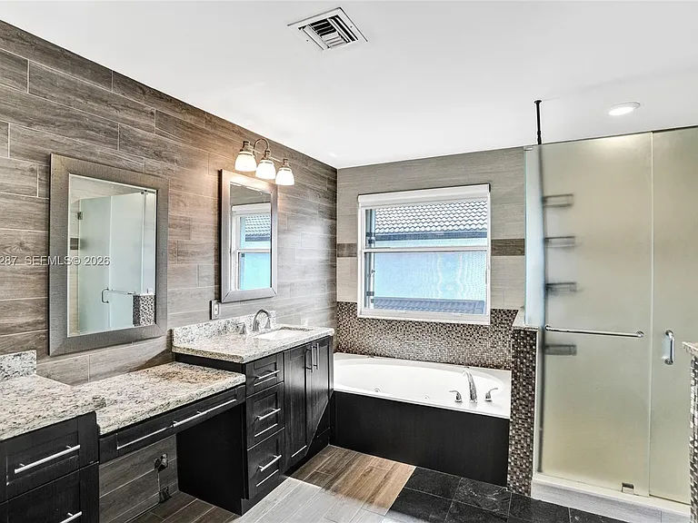 740 Cypress Pointe Dr E — Photo 22
