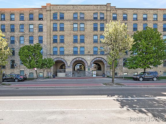 2nd image of 940 Monroe Ave NW Unit 106