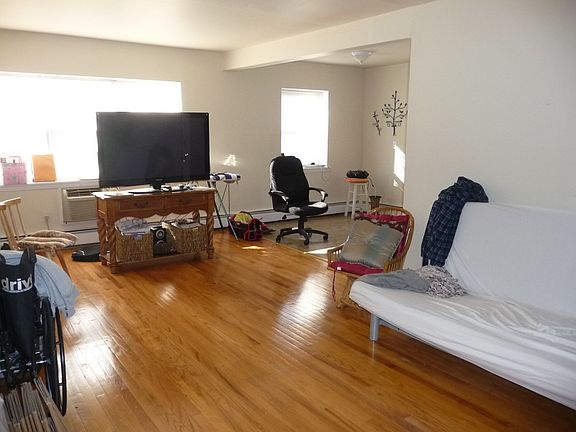 3rd image of 729 Washington Ave APT 8