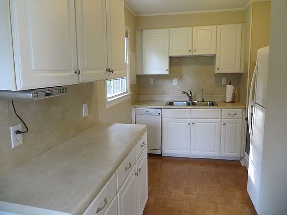 4th image of 142 Capri Ct