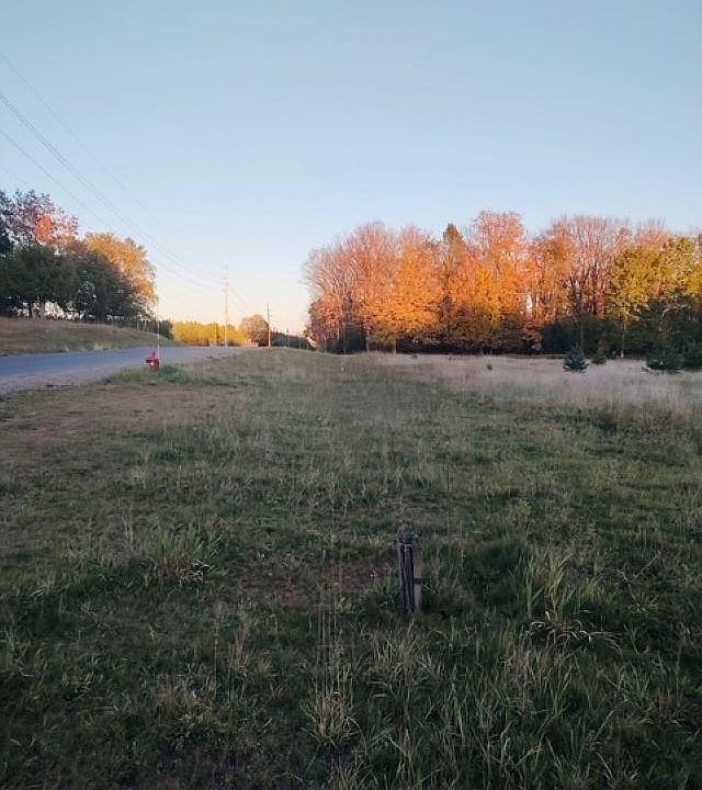 2nd image of N River Rd