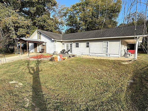 3rd image of 170 Long Island Rd