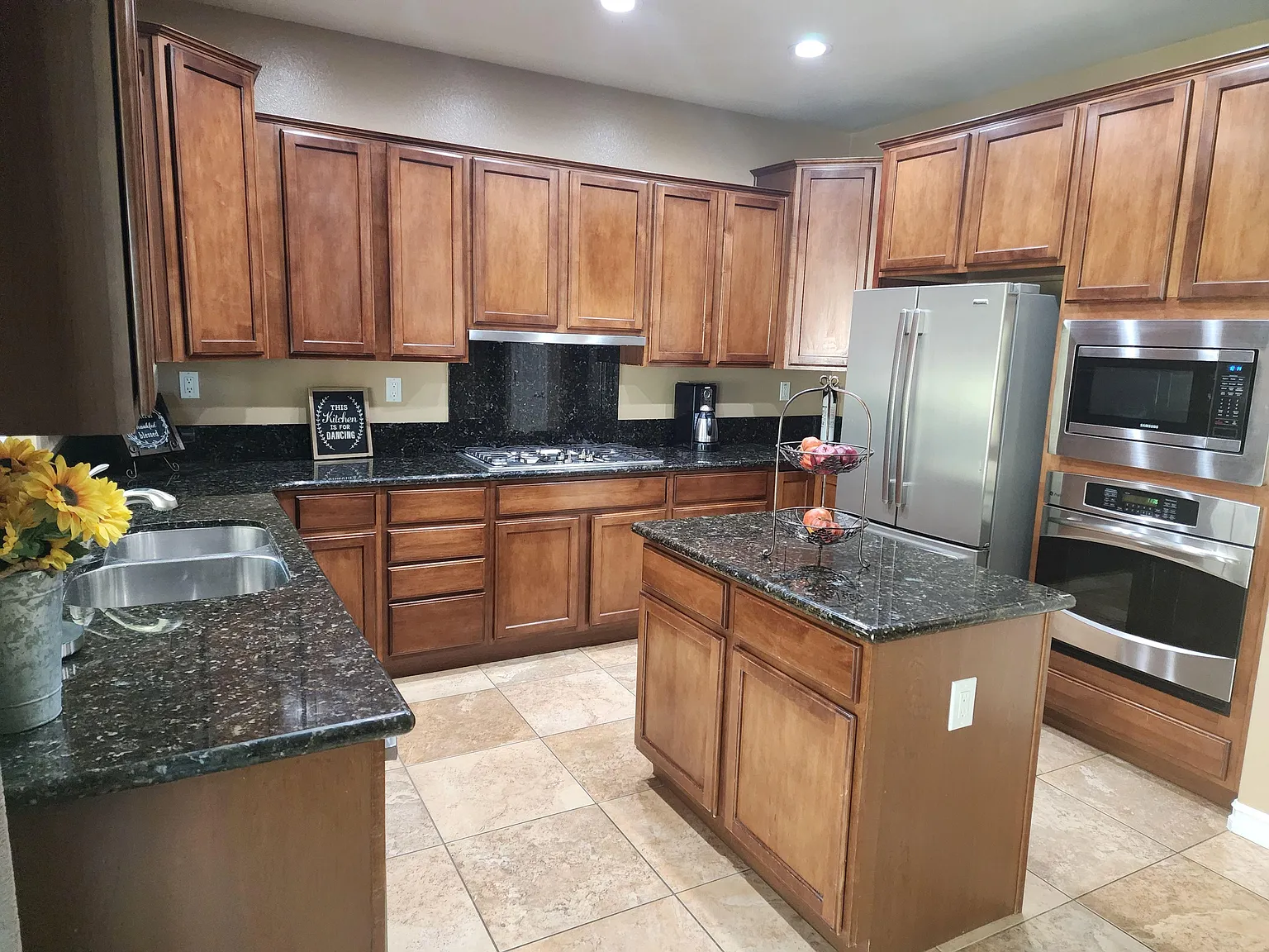 4 bed, 3.0 bath, 3088 sqft, $2,265 — Photo 3