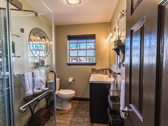 3rd image of 600 Oakridge Blvd #6