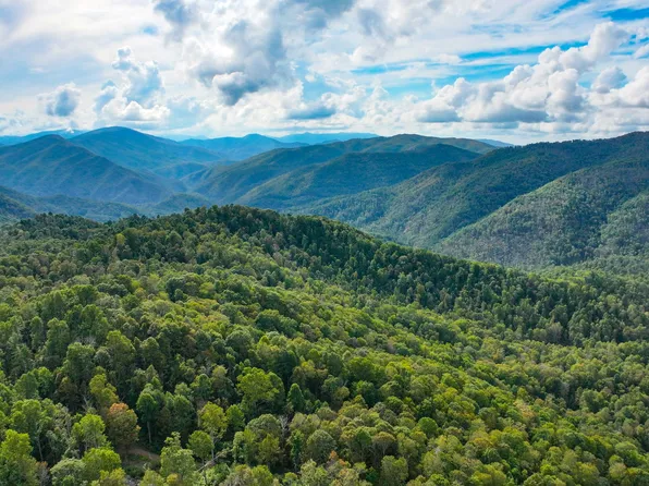 Poplar Creek Rd, Green Mountain, NC 28740