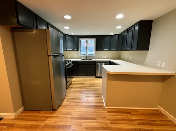 5 Baker Ln, Andover, MA 01810