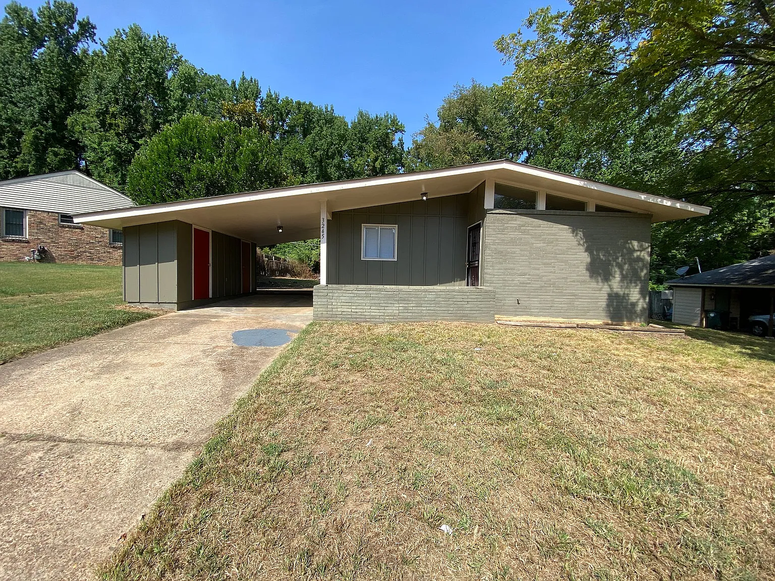 3245 Stella St — Photo 1