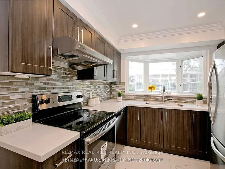 269 Finch Ave E — Photo 9
