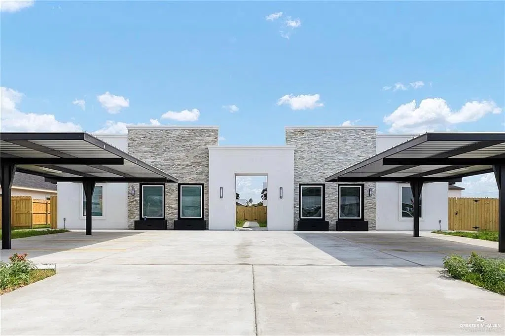 2 bed, 2.0 bath, 958 sqft, $1,300 — Photo 1