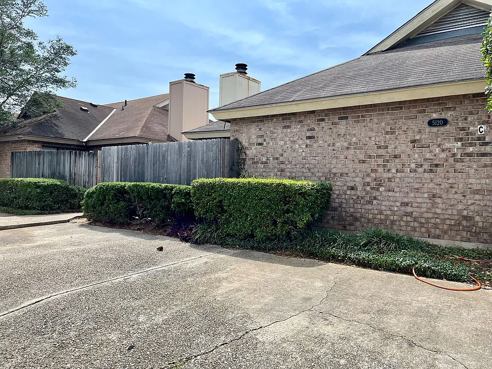 5120 Everett Ln