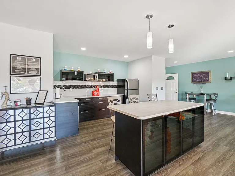 The Wind Song Apartments — Photo 22