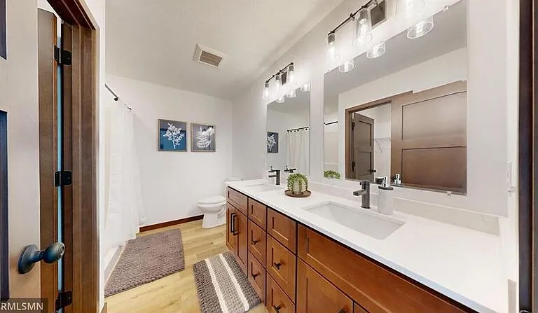 18001 Walnut Cir — Photo 7
